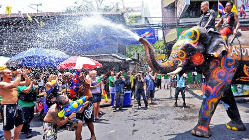 Songkran lễ hội té nước lấy may của người thái lan - 1