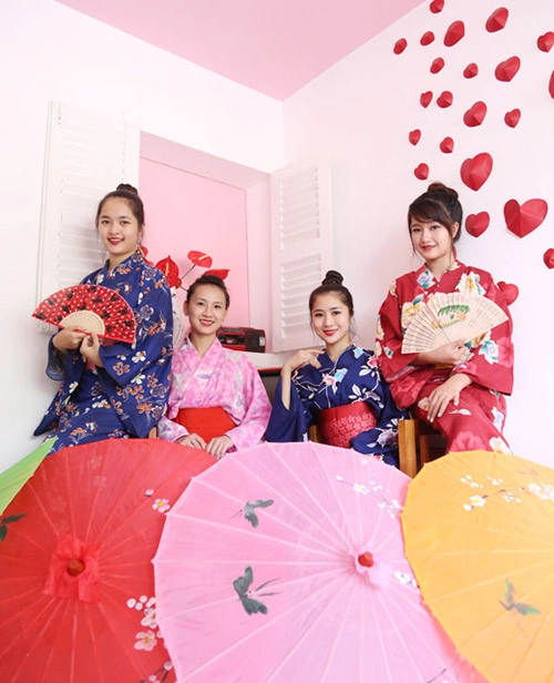 Thiêu nư viêt xinh tươi sươn xam hanbok - 10