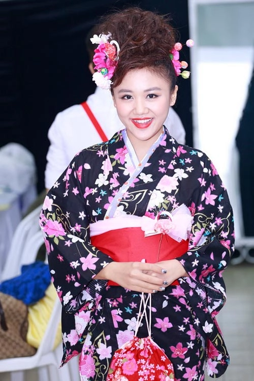 Thiêu nư viêt xinh tươi sươn xam hanbok - 11