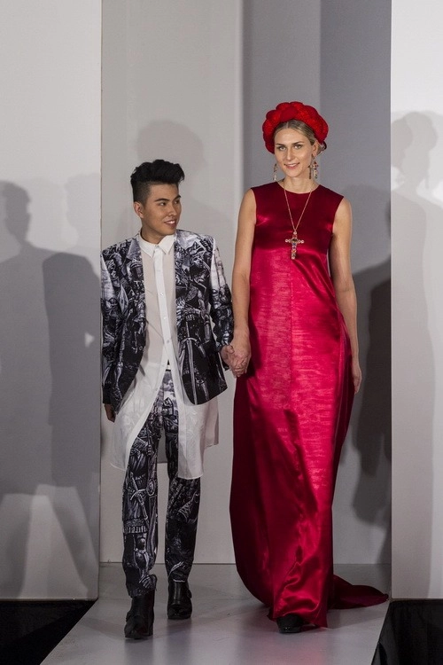 Thời trang việt tỏa sáng trên sàn london fashion week - 19