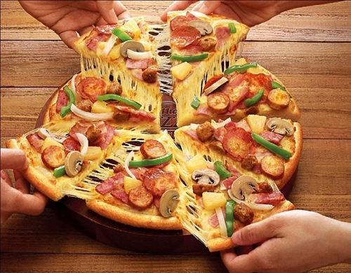 Thưởng thức pizza phong cách việt - 1