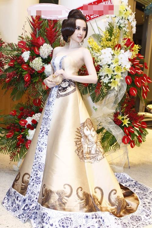 Top 8 bộ váy giúp angela phương trinh thăng hạng - 18