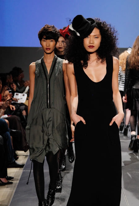 Top model hoàng thùy tự tin catwalk tại new york - 1