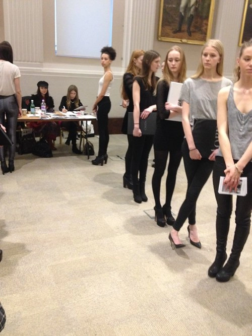 Trang khiếu âm thầm casting tại london fashion week - 5