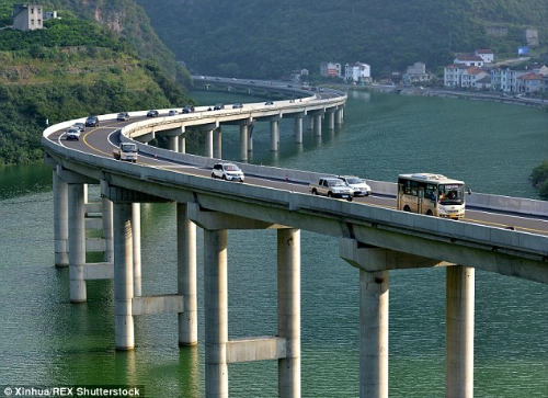 Trung quốc xây đường cao tốc trên mặt nước - 1