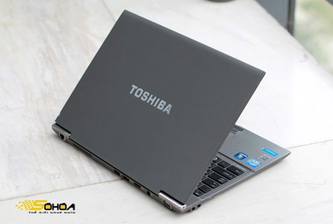 Ultrabook của toshiba dùng làm vợt đánh bóng bàn - 1