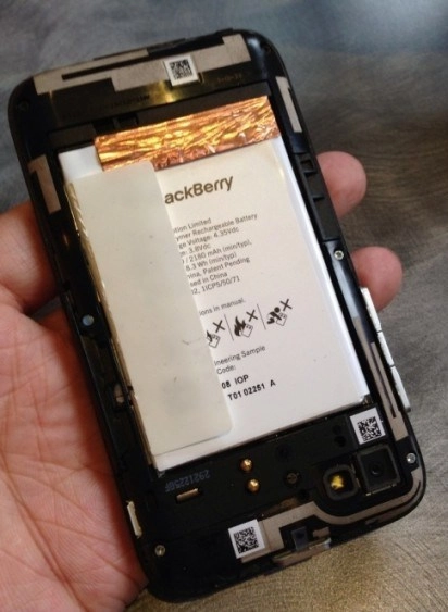 Video đầu tiên về điện thoại blackberry r10 giá rẻ - 1