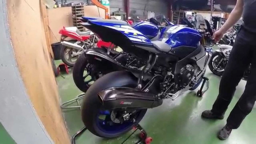 Yamaha r1-m 2015 đầu tiên tại vn lên pô akrapovic full system exhaust - 1