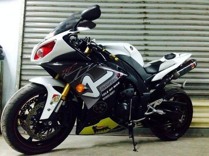 Yamaha r1 phiên bản akrapovic - 1