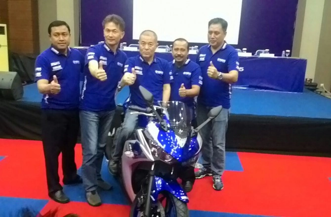 Yamaha r25 abs 2015 ra mắt tại trường indonesia - 1