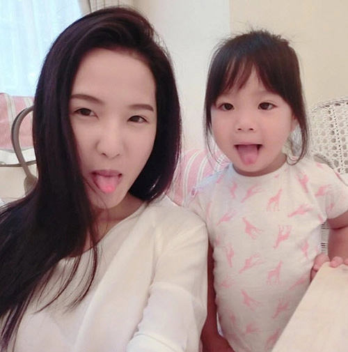 4 bà mẹ đẹp như hotgirl nổi tiếng cộng đồng mạng singapore - 6