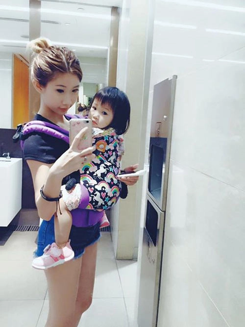 4 bà mẹ đẹp như hotgirl nổi tiếng cộng đồng mạng singapore - 14