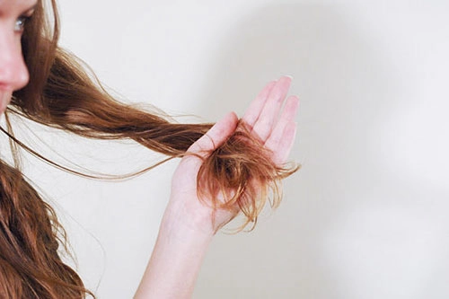 6 bước đơn giản tạo kiểu tóc xoăn lãng mạn - 1