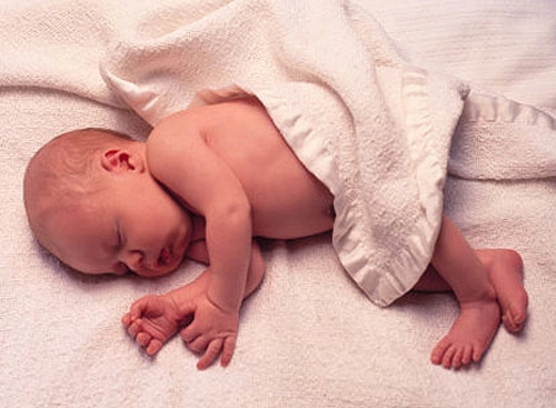 6 cách khắc phục nhanh tình trạng trẻ sơ sinh bị ọc sữa - 1