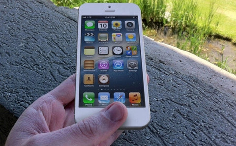 Ảnh minh họa về iphone 5 trên tay người dùng - 1