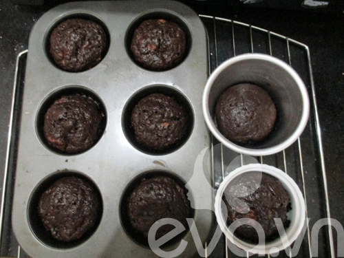 Bánh cupcake sô cô la chuối - 5