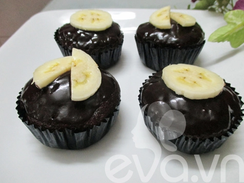 Bánh cupcake sô cô la chuối - 9