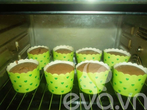 Bánh cupcake sô cô la thơm ngon - 7