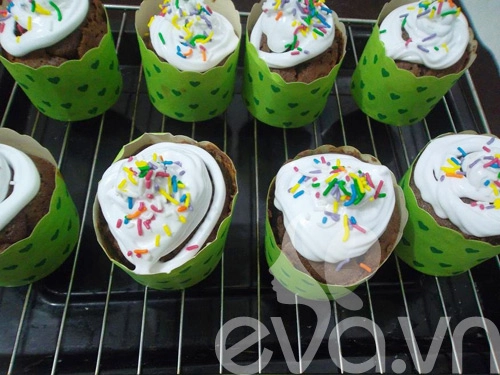 Bánh cupcake sô cô la thơm ngon - 8