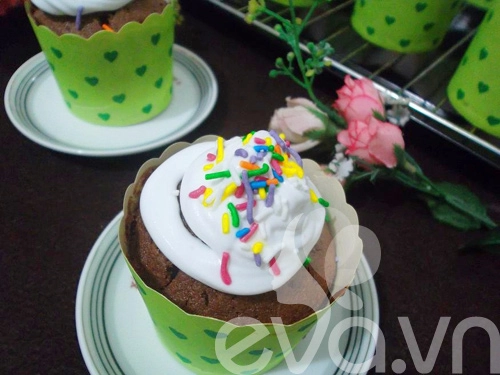 Bánh cupcake sô cô la thơm ngon - 10