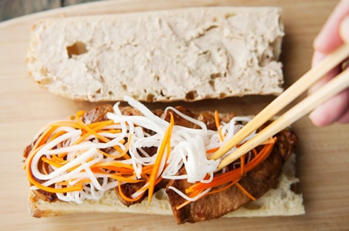 Bánh mì kẹp thịt thơm ngon dễ làm - 9