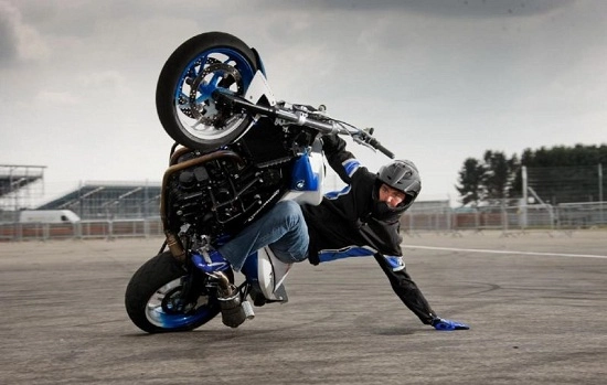 Bmw mang stunt rider tới khuấy động không khí tại hà nội - 1