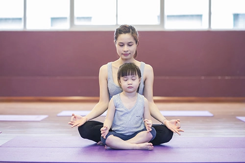 Bộ ảnh yoga tuyệt đẹp của bé gái hà nội với mẹ - 4
