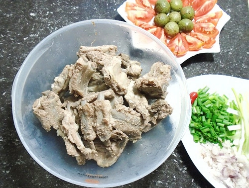 Bún sườn nấu sấu cho bữa sáng - 2