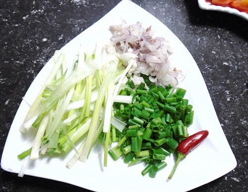 Bún sườn nấu sấu cho bữa sáng - 4