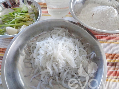 Cá cơm chiên giòn bạn muốn thử không - 1