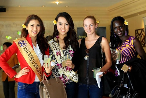 Các người đẹp miss world đã tề tựu tại indonesia - 1