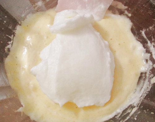 Cách làm bánh gato kem dừa tặng bé - 7