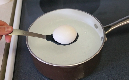 Cách luộc và bóc vỏ trứng hoàn hảo - 2