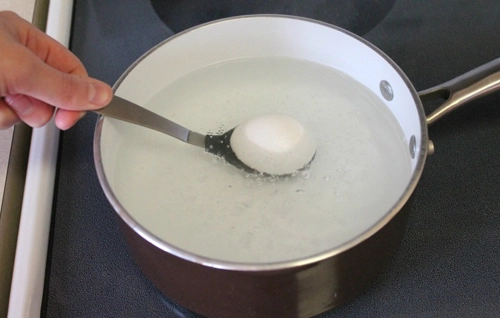 Cách luộc và bóc vỏ trứng hoàn hảo - 3