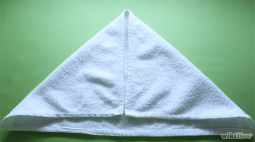 Cách xếp chim thiên nga bằng khăn tắm tô điểm cho giường cưới - 3