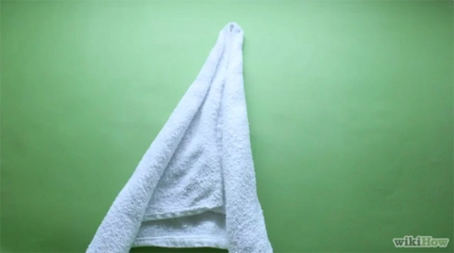 Cách xếp chim thiên nga bằng khăn tắm tô điểm cho giường cưới - 4