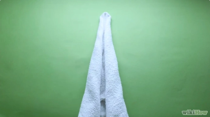 Cách xếp chim thiên nga bằng khăn tắm tô điểm cho giường cưới - 5