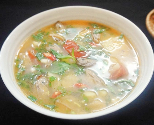 Canh chua trùng trục nấu dứa thanh mát - 9