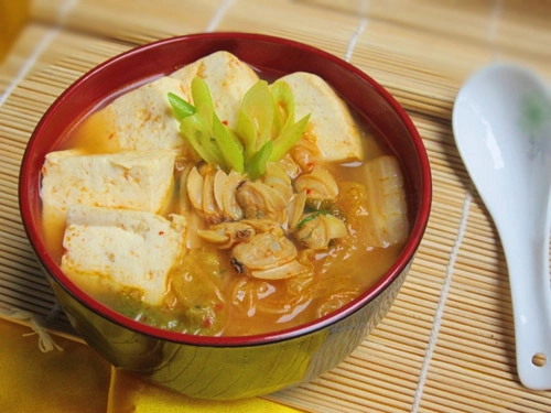 Canh kim chi nấu ngao đậu nóng hổi - 8
