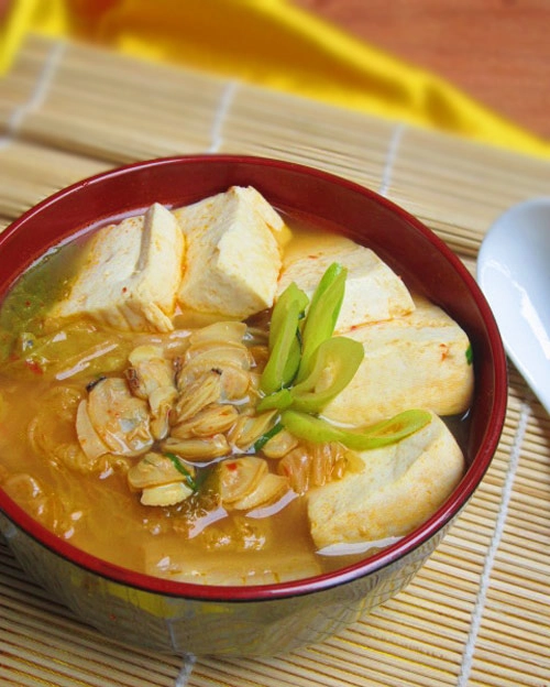 Canh kim chi nấu ngao đậu nóng hổi - 10