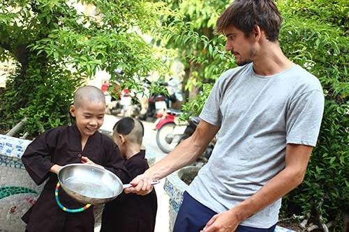 Chàng trai hà lan làm bánh pancake tặng trẻ nghèo - 7