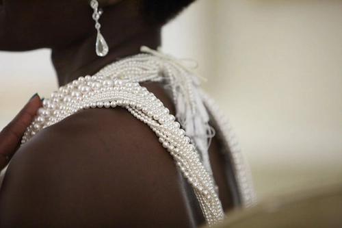 Chiếc váy 6000 viên ngọc trai của lupita nyongo bị mất cắp - 9