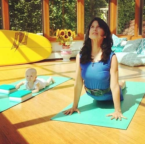 Chùm ảnh bà mẹ một con tập yoga dáng siêu đẹp - 13