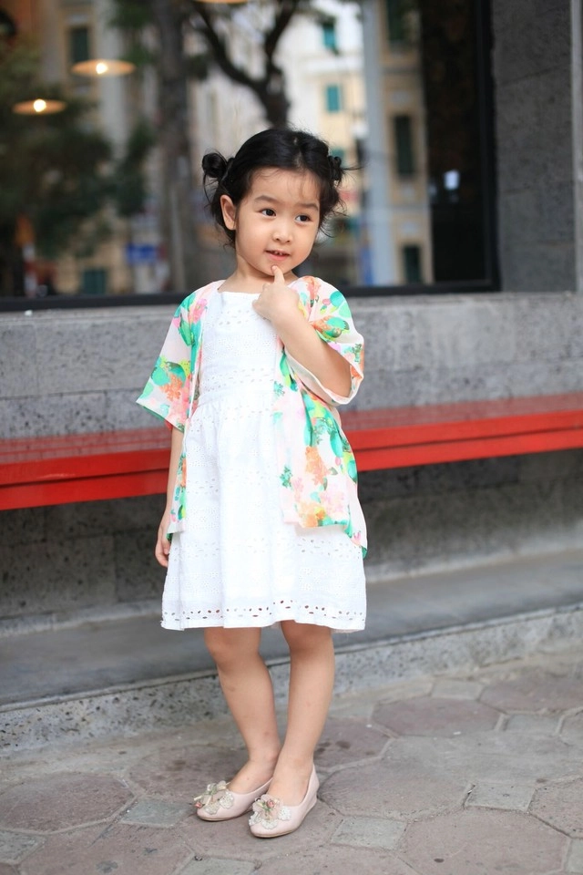 Con gái lưu hương giang sành điệu từ trứng nước - 1