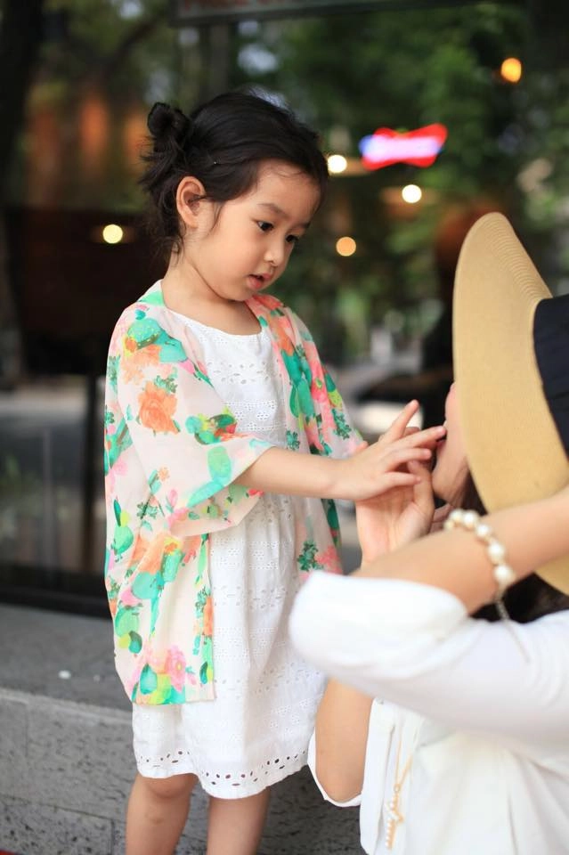 Con gái lưu hương giang sành điệu từ trứng nước - 10