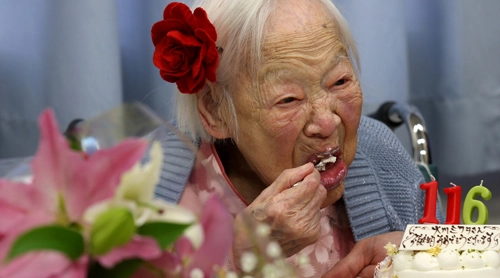Cụ bà 116 tuổi vẫn đẹp vì ăn nhiều sushi - 2