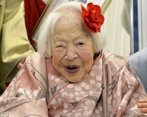 Cụ bà 116 tuổi vẫn đẹp vì ăn nhiều sushi - 3