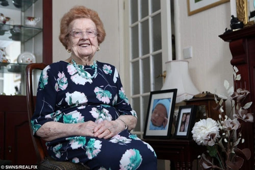 Cụ bà 92 tuổi giảm 50kg nhờ tập thể dục và bơi - 4