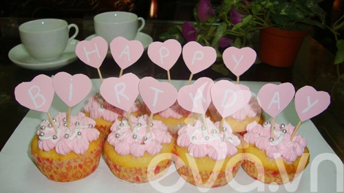 Cupcake sữa chua dễ thương mừng sinh nhật - 9