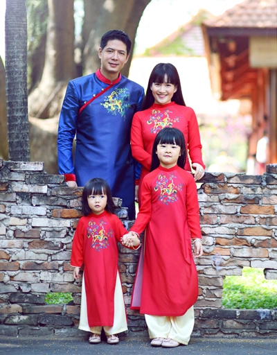 Gia đình bình minh diện áo dài đón xuân - 1